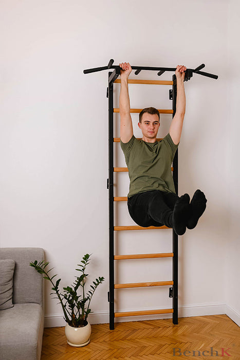 BenchK 722 Black wall-mounted training system
